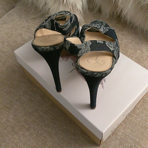 Shoes - Picture 3 of 4